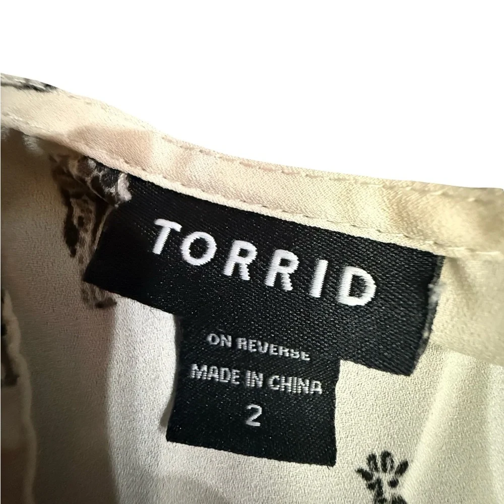 Torrid White Giraffe Print Blouse 2X Safari Animal Print Pocket Semi Sheer Top - Picture 8 of 10